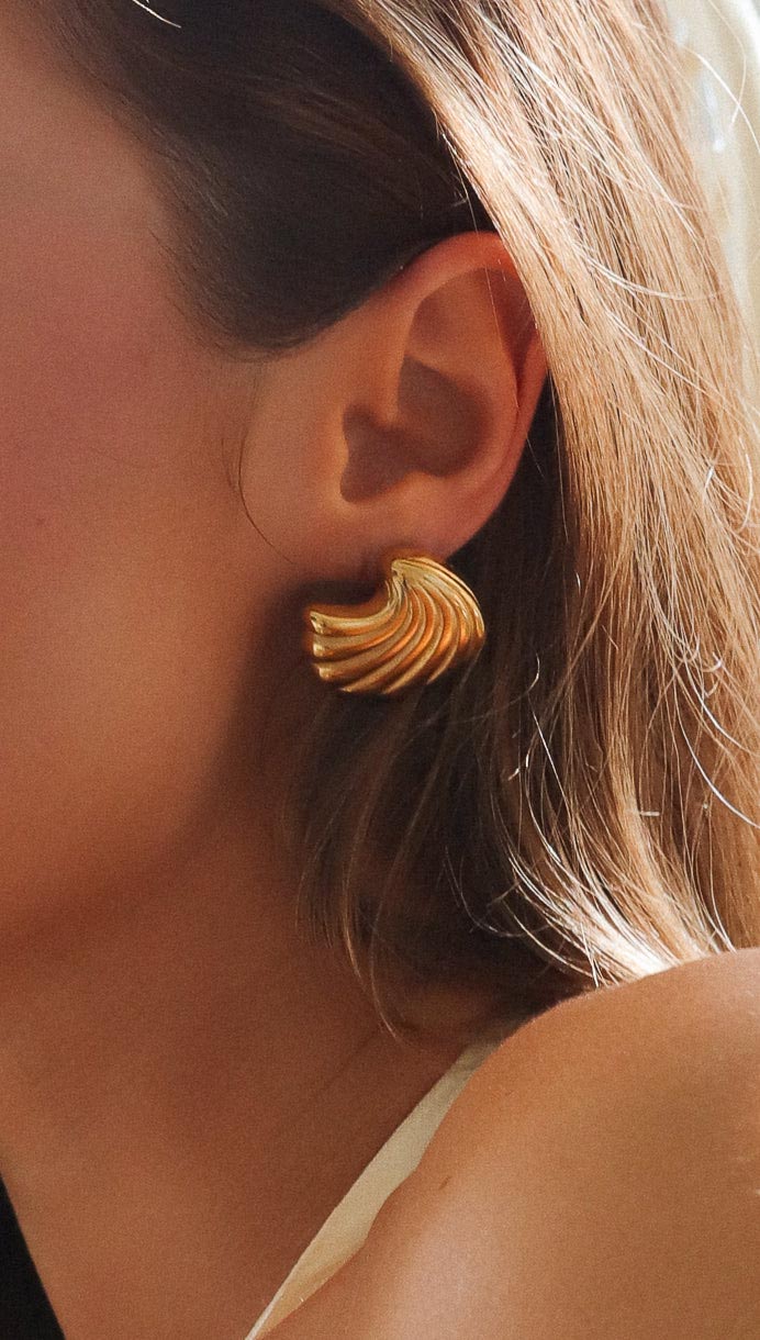 Emery | Orecchini a Conchiglia d'Oro
