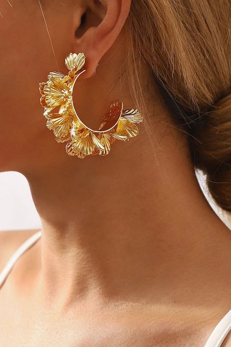 Hadley | Orecchini a forma di C con design floreale